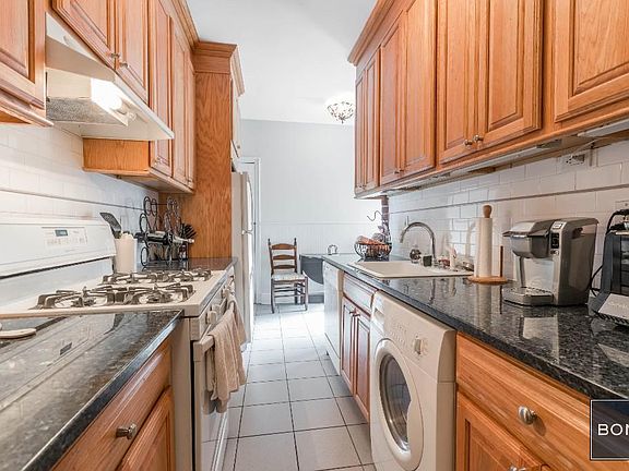 4th image of 99 E 4th St APT 2D