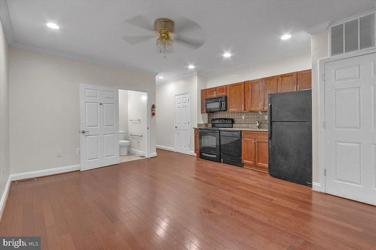 2 bed, 1.5 bath, 883 sqft, $1,850 — Photo 4