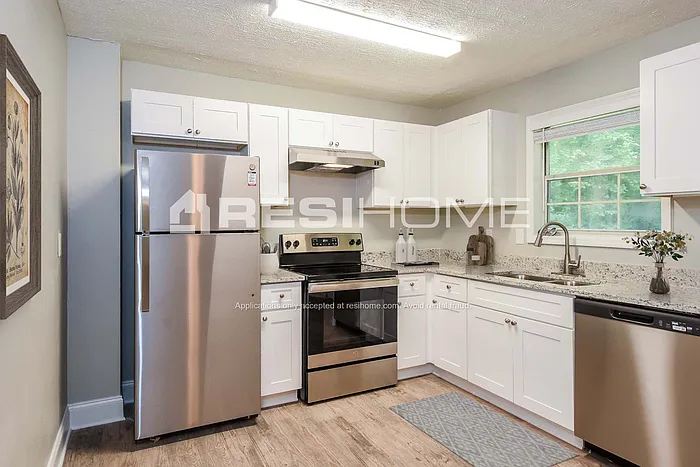 982 Millwood Dr SW — Photo 3