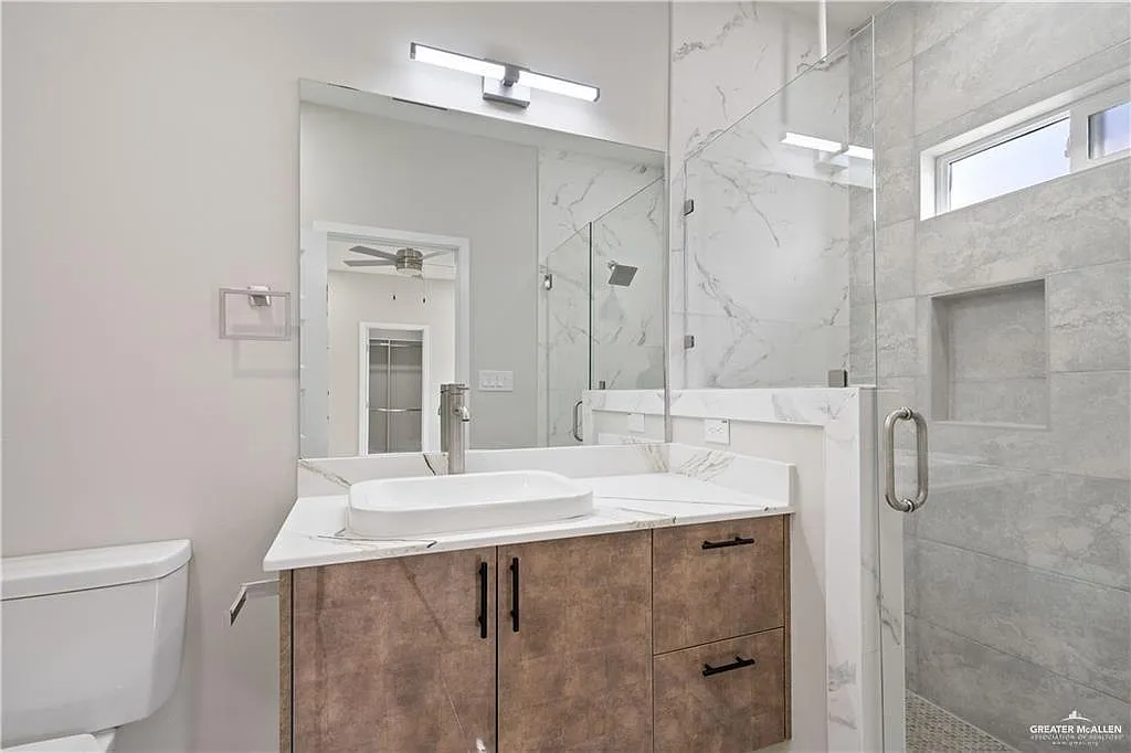 3 bed, 2.0 bath, 1125 sqft, $1,350 — Photo 4