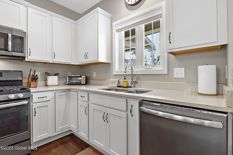 4th image of 53 Weston Way