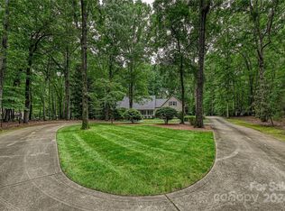 200 Wellington Dr, Matthews, NC 28104