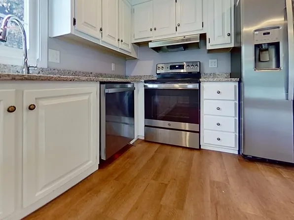 4 Juniper Cir, Rockland, MA 02370
