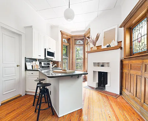 Sold by Compass | media 5