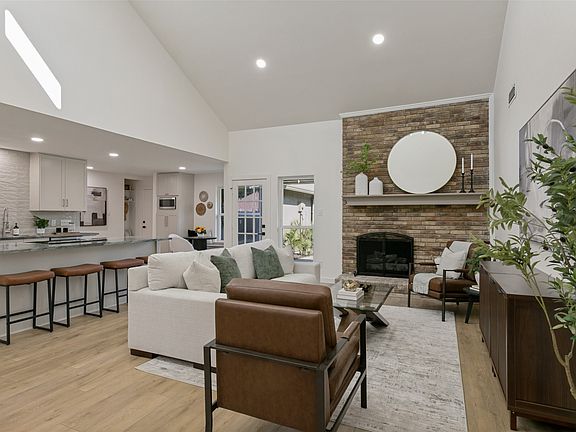 3rd image of 8031 Moss Meadows Dr