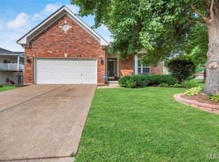 28 Eagle Cove Ln, Saint Charles, MO 63303