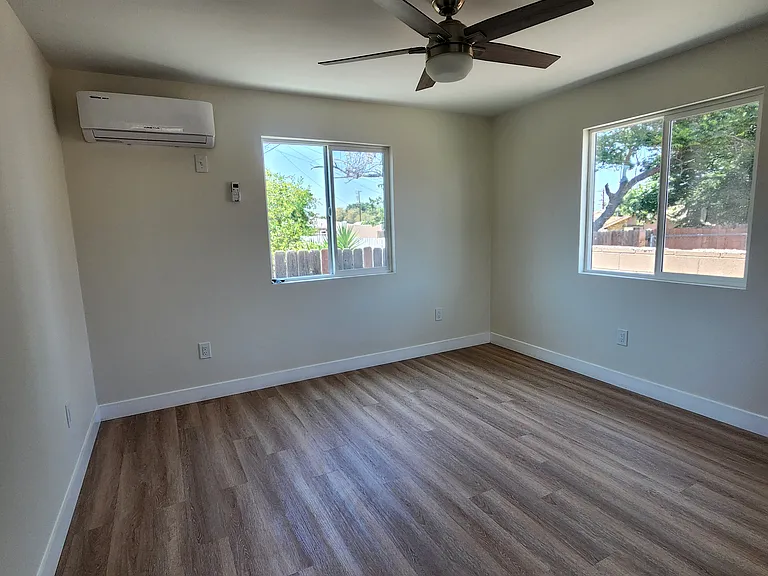 915 W 8th St #2 — Photo 11