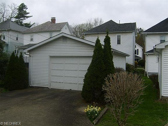 3rd image of 829 Foster Ave