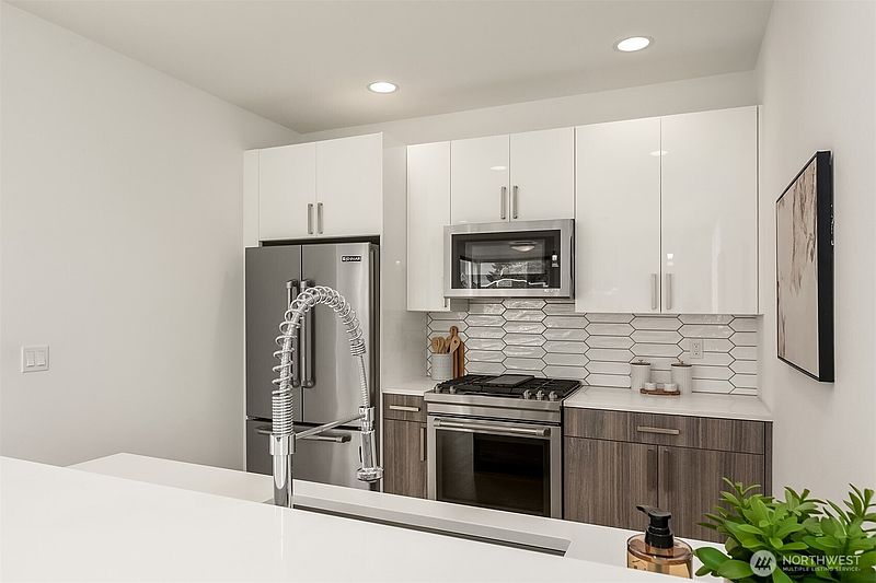 5th image of 3613 Wallingford Avenue N