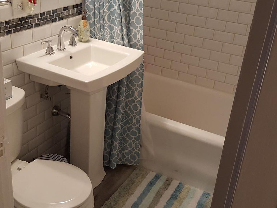 2nd image of 2621 Webster Ave S