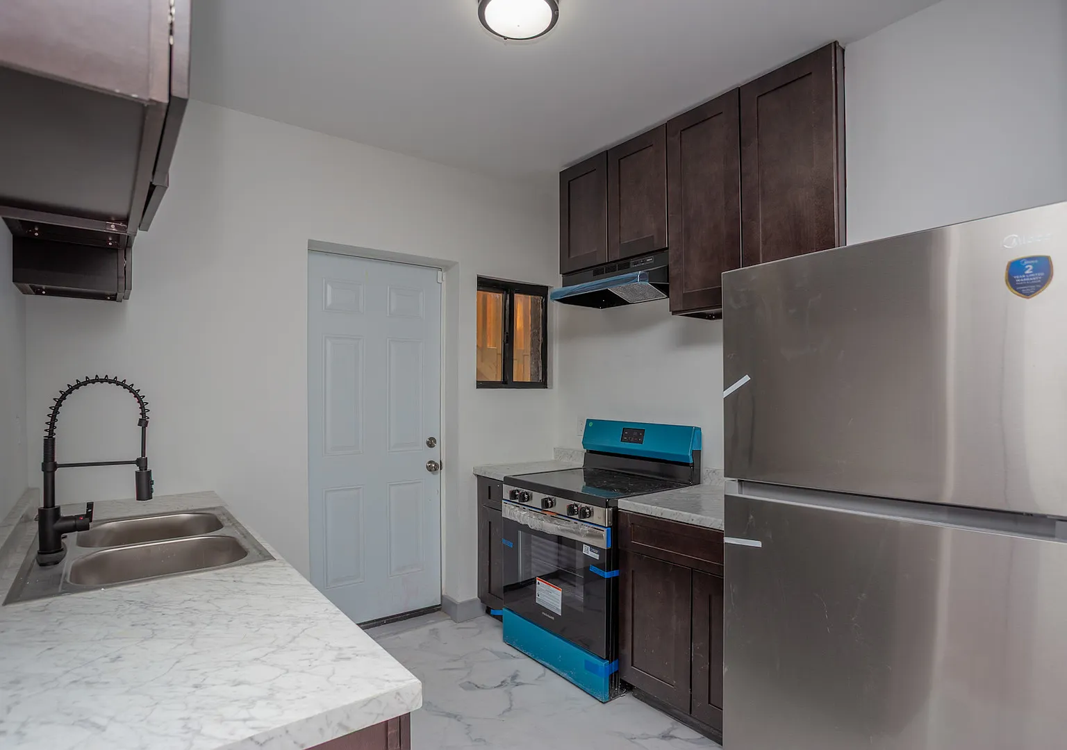 2 bed, 850 sqft, $1,600 — Photo 2