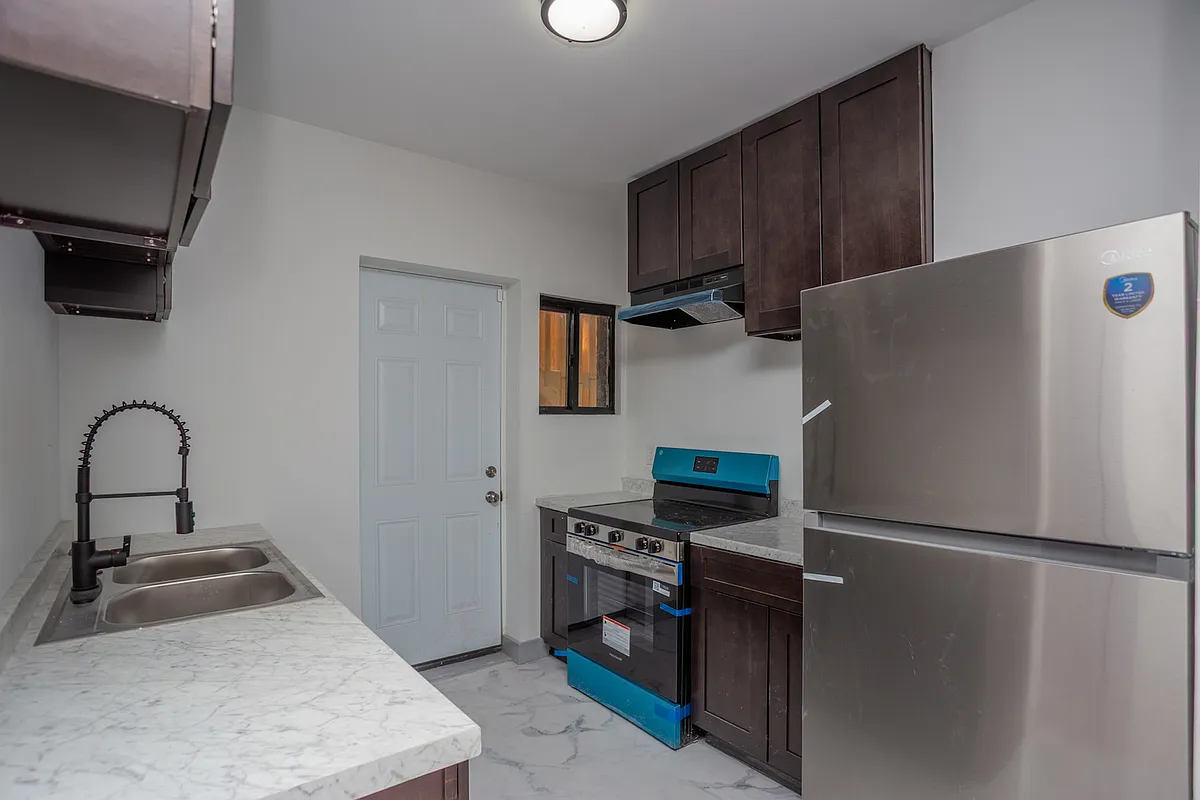 Building Photo - 7505 S Yates Blvd #2
