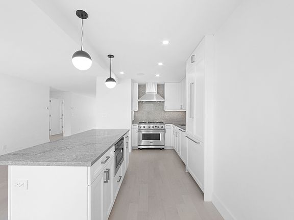 4th image of 920 Park Ave #15-C