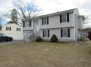 16 Dixie Ave, Warwick, RI 02889