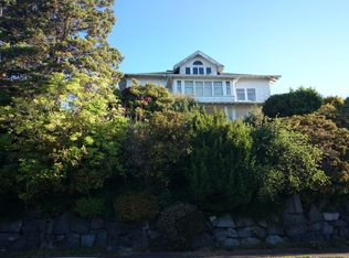 218 W Kinnear Pl, Seattle, WA 98119