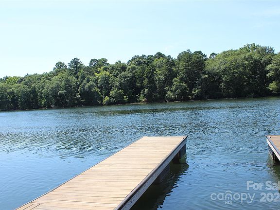 4th image of 1815 Lake Dr