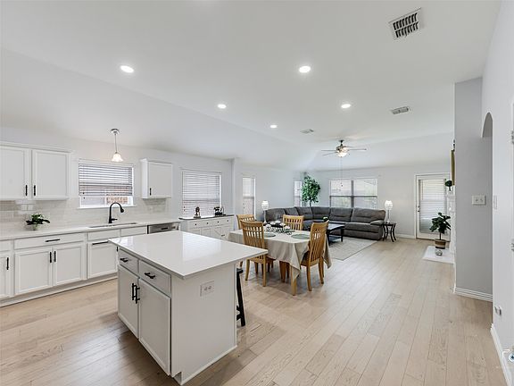 5th image of 717 Sequoia Dr