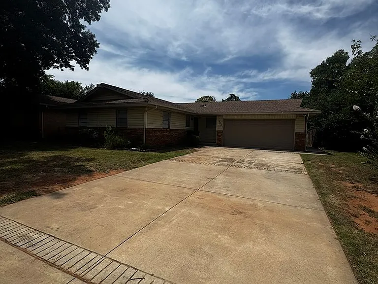 3225 N Peebly Dr — Photo 2