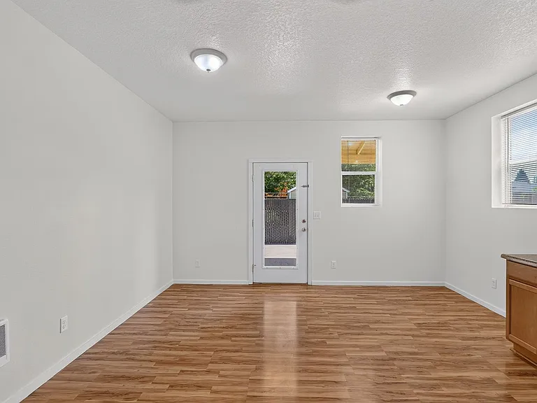 2038 SE 171st Ave — Photo 6
