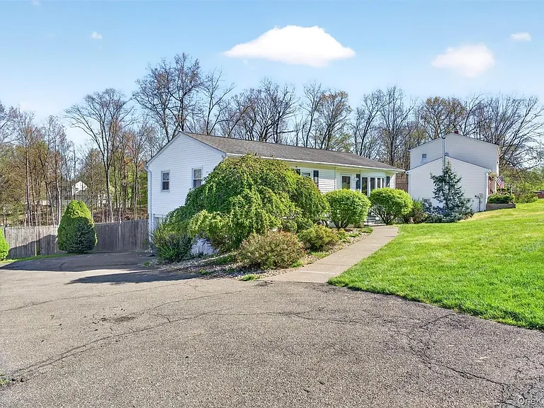 175 Barnes Rd — Photo 3