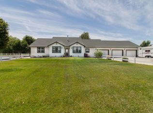 19865 Holstein Ln, Redding, CA 96002