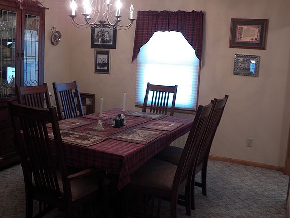 12.8' x 12' Dining Room