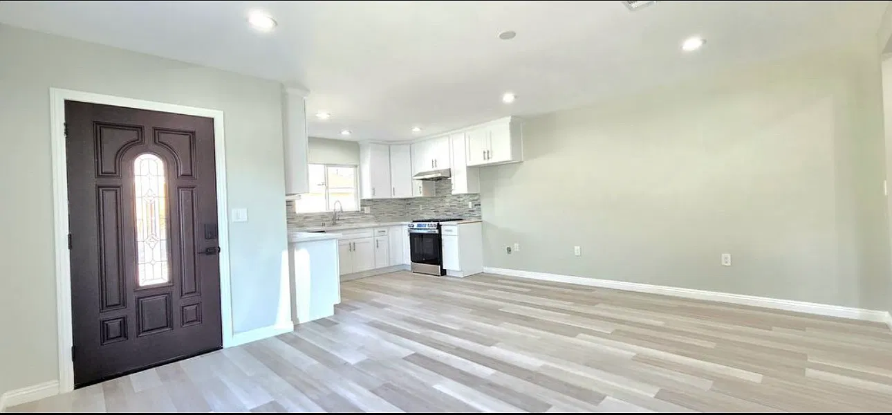 3 bed, 1100 sqft, $3,300 — Photo 3