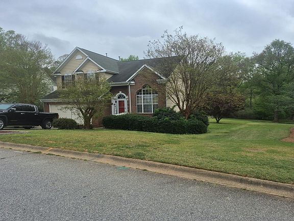 2nd image of 401 Crossvine Way