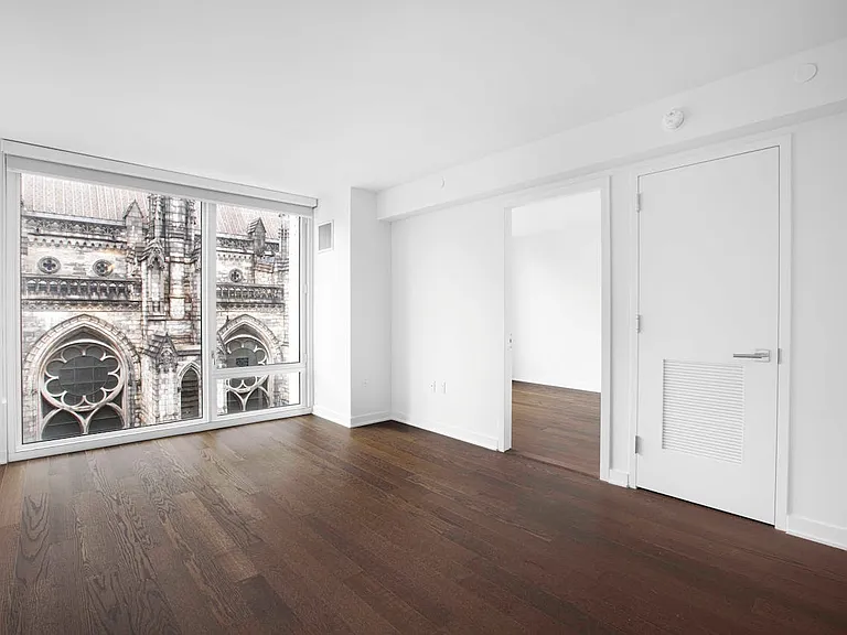 400 W 113th St #1518 — Photo 1