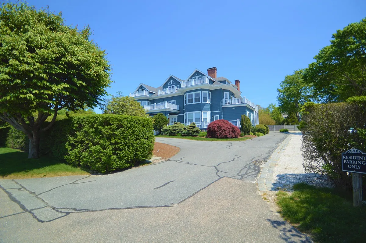 Building Photo - 398 Wolcott Ave #4