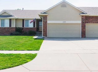 1225 N Timberleaf Dr, Derby, KS 67037