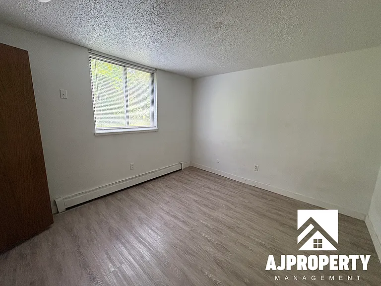 114 W 43rd St #3 — Photo 6