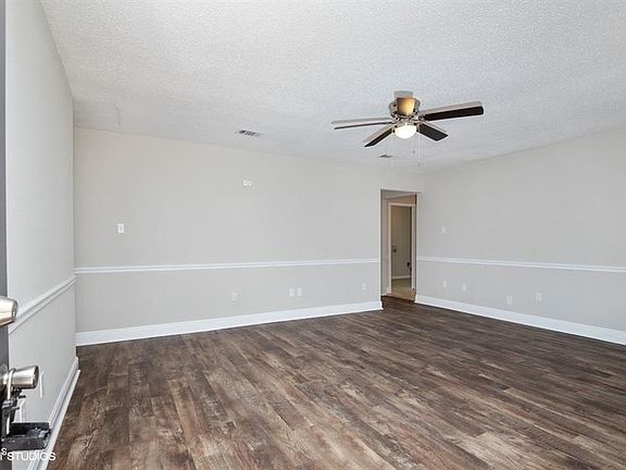 2nd image of 2328 Heritage Dr