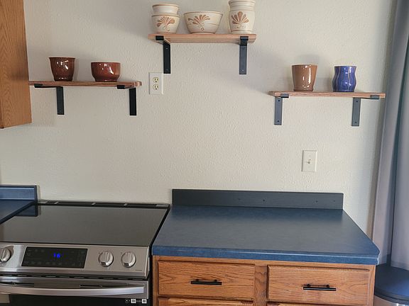 Full Kitchen with beautiful pottery
Upper level