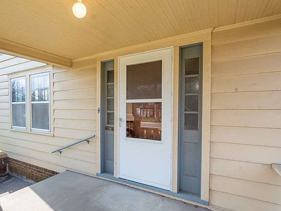 3rd image of 123 W Crawford Ave