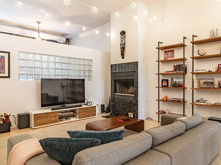 400 N Racine Ave #110B — Photo 8