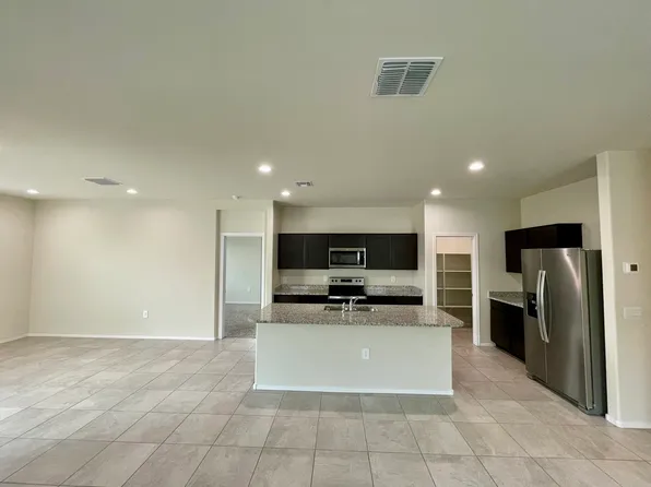 18563 W Desert Hollow Dr, Wittmann, AZ 85361
