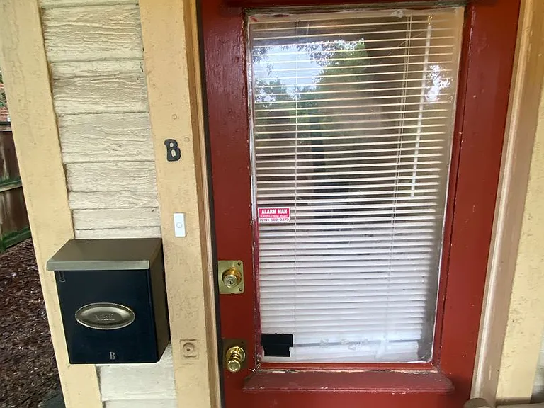 1005 N Buchanan Blvd #B — Photo 2