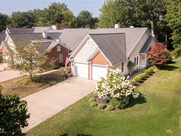 225 Westwind Dr Unit 33, Avon Lake, OH 44012