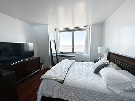 Rented by Battery Park Realty | media 2