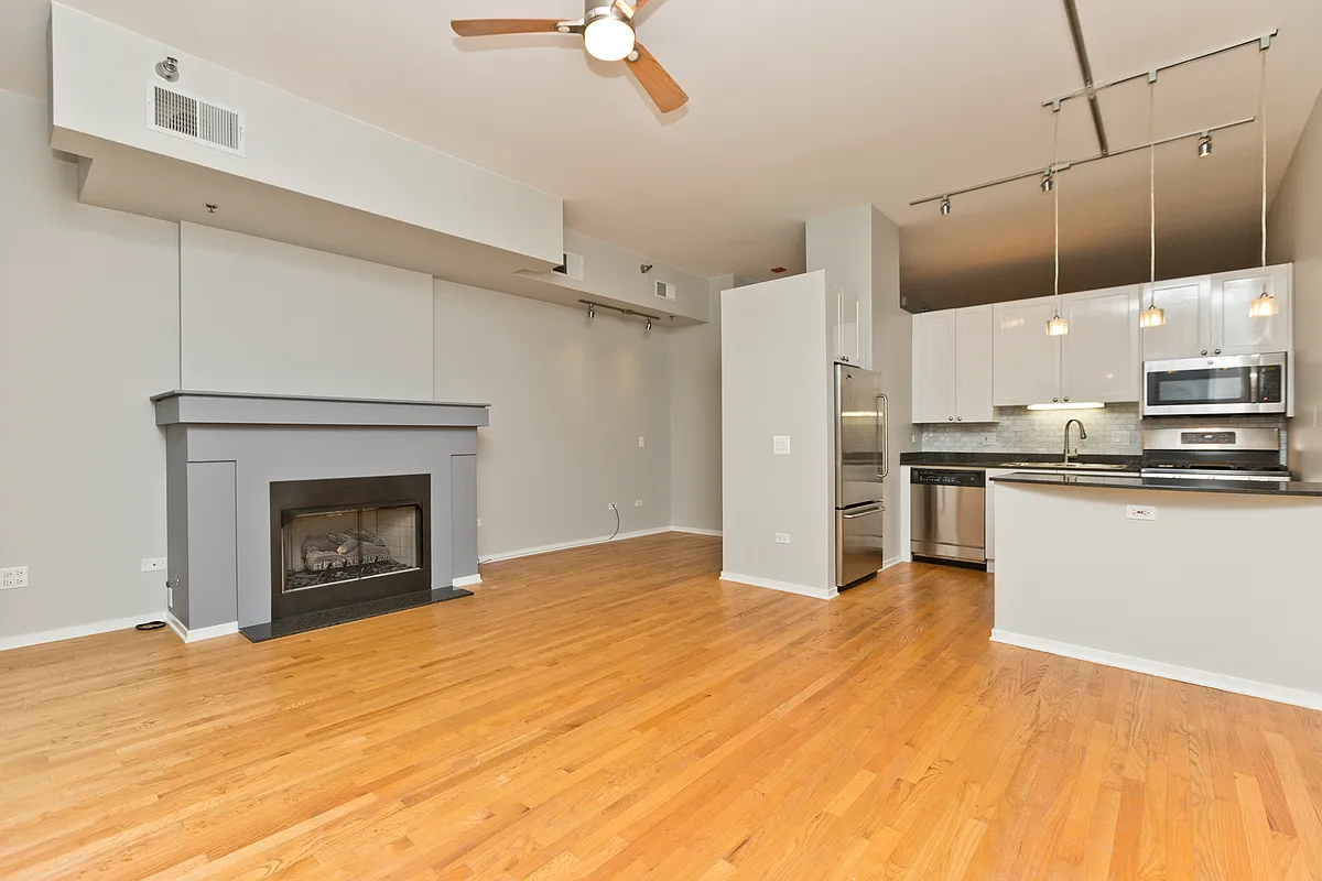 Building Photo - 1201 W Adams St #709
