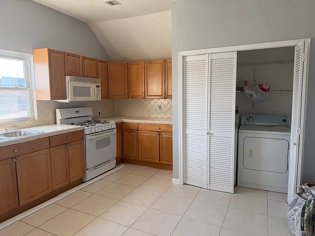770-772 Kearny Ave #2 — Photo 7