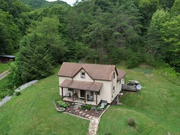 265 E Lakeview Ln, Marion, VA 24354