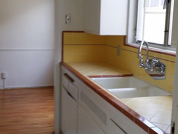 3rd image of 110 W Randolph St #11