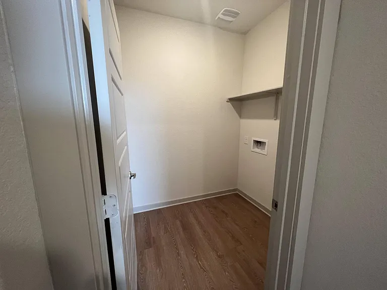 443 Wilshire Rd — Photo 7