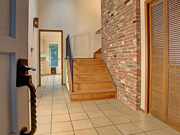Entry with vaulted ceilings