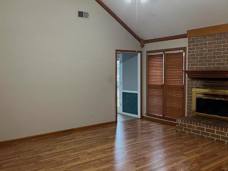 8466 Riverwood Farms Pkwy — Photo 6