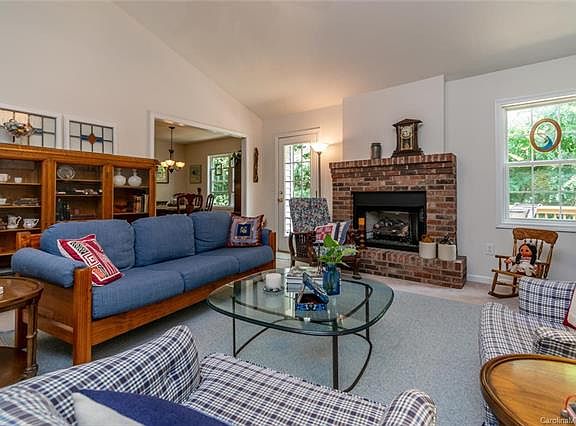 5th image of 50 Oak Apple Ln