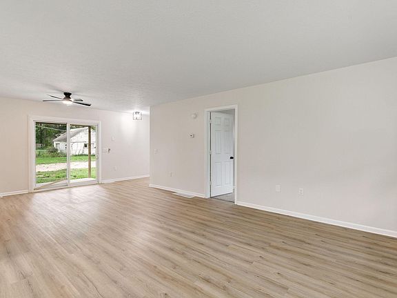 4th image of 426 Meade Rd