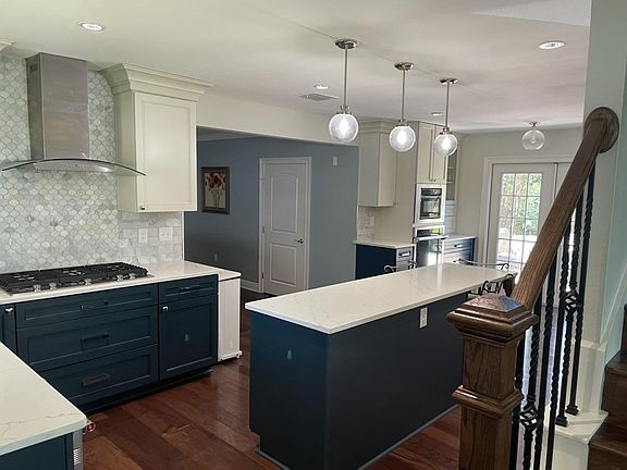3rd image of 1703 Merriford Ln